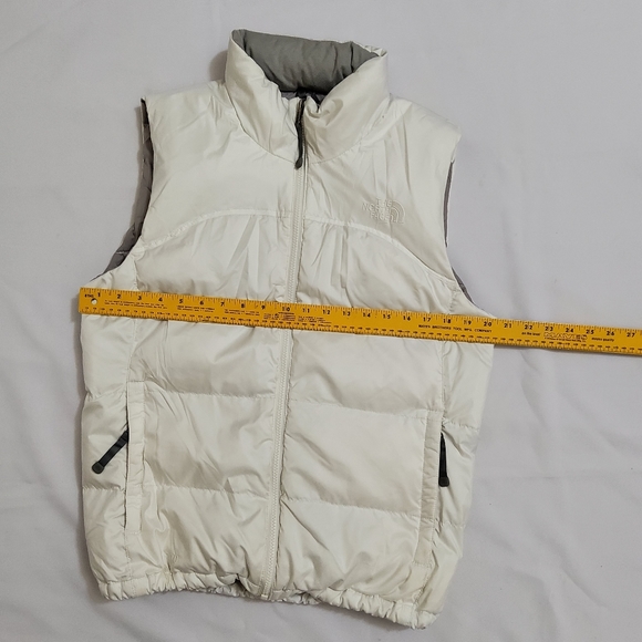 SOLD The North Face Women’s White/Grey 700 Fill Goose Down Puffer Vest - Picture 6 of 12